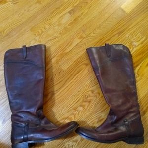 FRYE leather boots. Dark brown color. Serial# in pic.